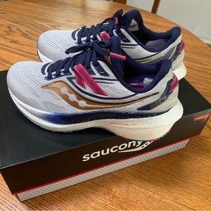 Saucony women’s sneakers. Size 6.5 light grey with blue and pink accents